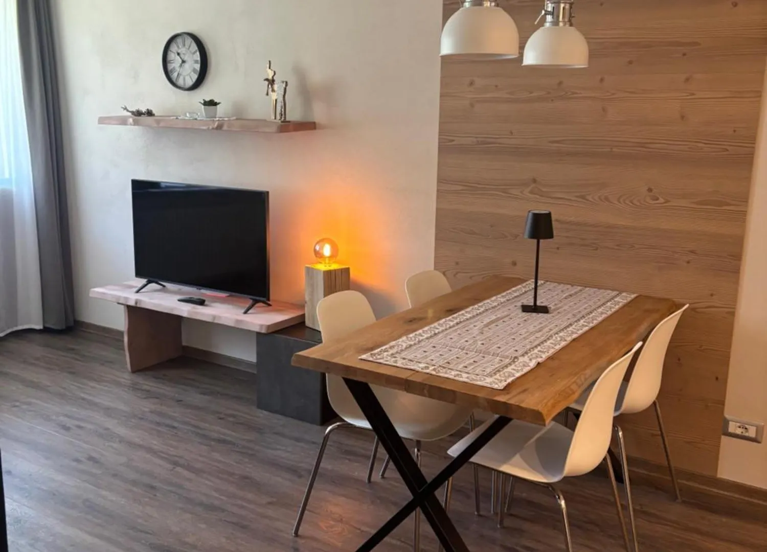 ליביניו La Suite 0*,